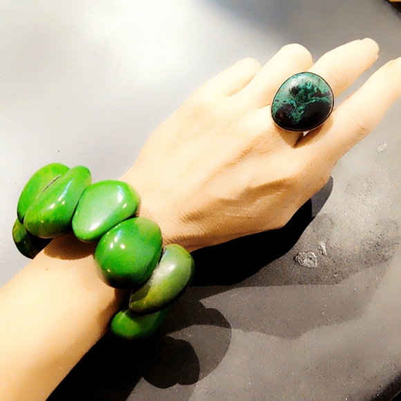 Vintage Green Marbled Bakelite Chunky Bracelet - Picture 2 of 6
